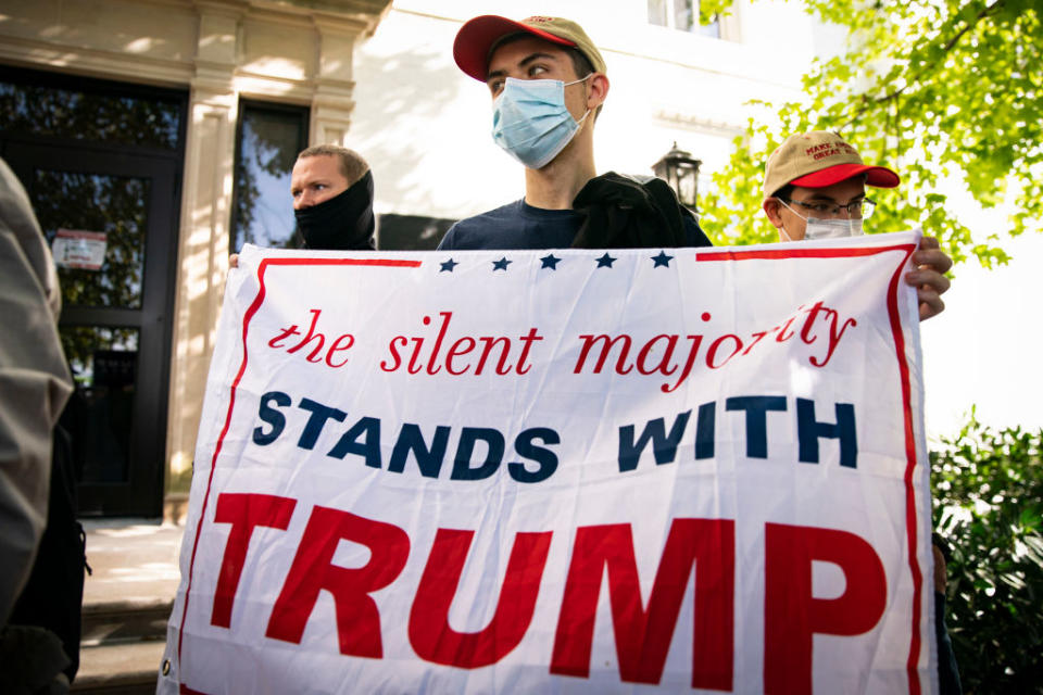 Im Washington geht dieser junge Mann auf die Straße, um Donald Trump zu unterstützen. (Bild: Getty Images)