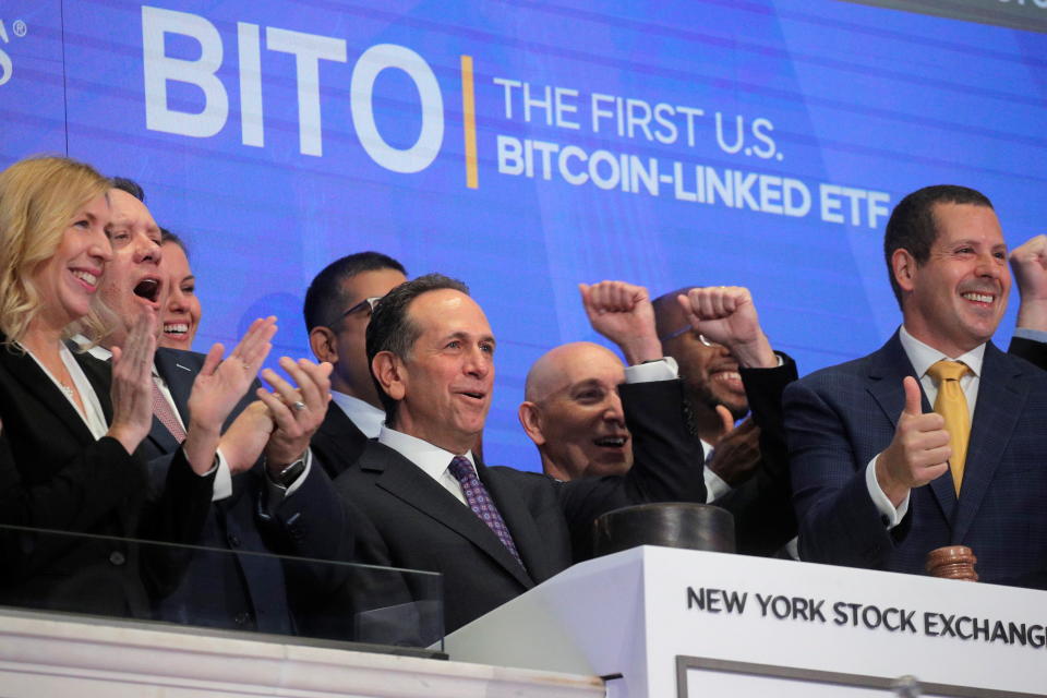 Michael Sapir, CEO of ProShares, rings the opening bell celebrating ProShares Bitcoin Strategy ETF trading as BITO on the NYSE Arca, at the New York Stock Exchange (NYSE) in New York City, U.S., October 19, 2021.  REUTERS/Brendan McDermid