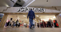 <p>Después de cerrar unos 140 locales en 2017, la cadena de grandes almacenes estadounidense J. C. Penney clausurará otras ocho tiendas y un centro de distribución durante este año, lo que afectará a más de 1.000 trabajadores. (Foto: Elaine Thompson / AP). </p>