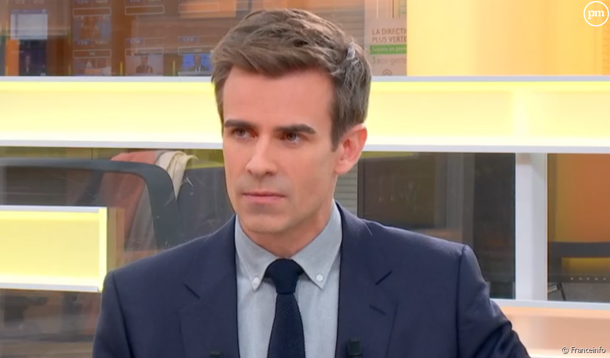 Jean-Baptiste Marteau interroge le politologue Dorian Dreuil dans la matinale, lorsqu'un étrange bruit éclate sur le plateau. - Franceinfo