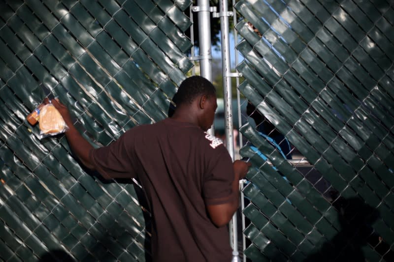 A Haitian migrant speaks with other migrants from outside Padre Chava shelter after leaving Brazil, where they sought refuge after Haiti's 2010 earthquake, but are now attempting to enter the U.S., in Tijuana, Mexico, October 3, 2016. Picture taken October 3, 2016. REUTERS/Edgard Garrido