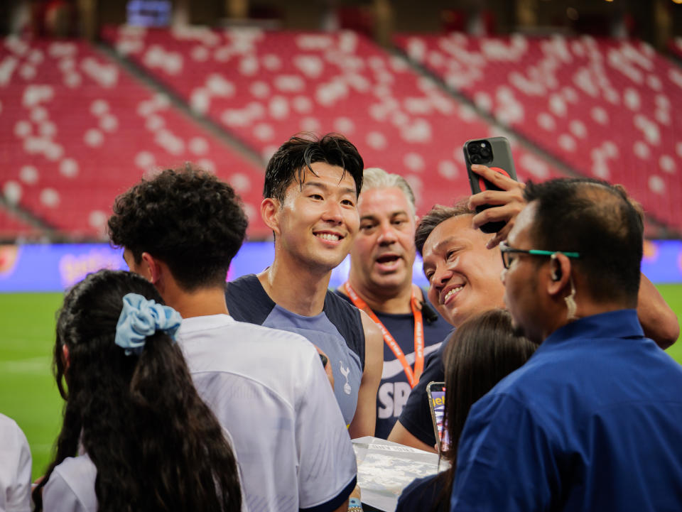 Tottenham star Son Heung-min poses for photos with fans after their training session at the National Stadium. (PHOTO: Yahoo News Singapore)