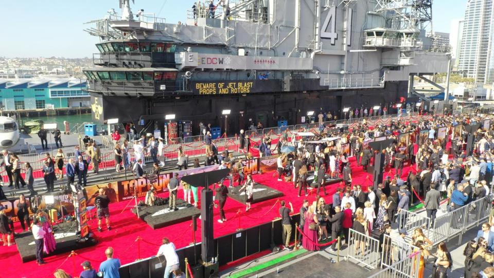 中途島戰艦化身為電影首映紅毯會場。（UIP提供）