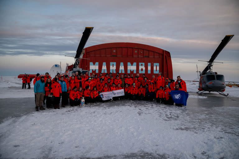 Autoridades de los organismos de ciencia y tecnología y los funcionares nacionales en la Base Marambio