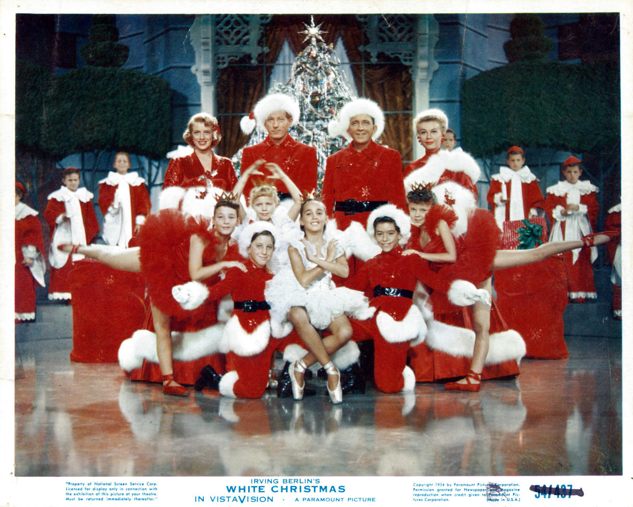 Rosemary Clooney, Danny Kaye, Bing Crosby, Vera-Ellen and children pose for picture in a scene from the film 'White Christmas', 1954. (Photo by Paramount/Getty Images)