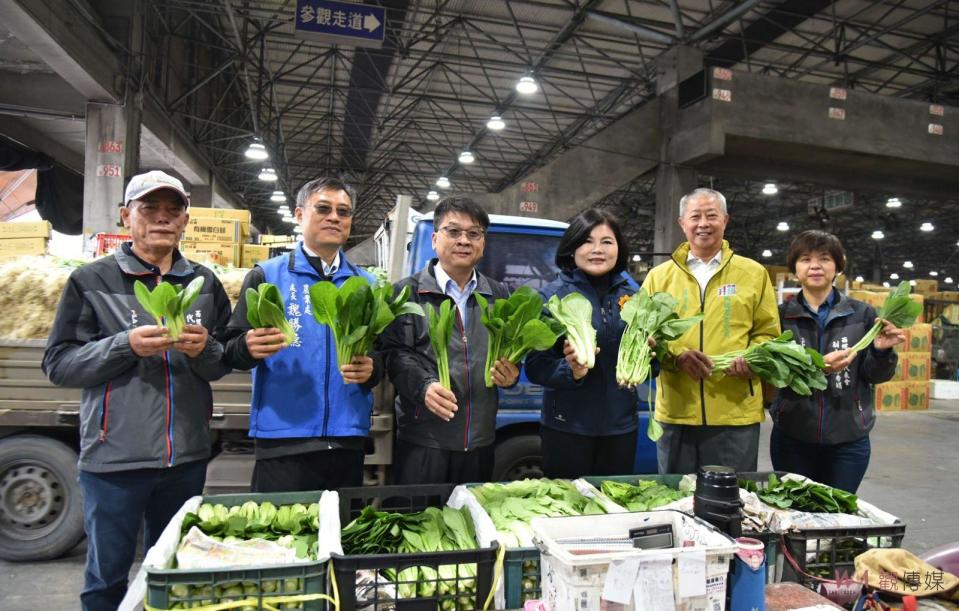 縣長張麗善表示，雲林縣是農業大縣，更是全國蔬菜最大供應中心，供應量占全國1/3，西螺果菜批發市場是全國的蔬菜運銷中心，對於蔬菜供應具有指標性，每日平均交易量都有800噸以上，這幾天因農曆年將到，蔬果供貨量超過平常日，每日大概近1500公噸，供貨量充足穩定，價格也非常的合理。只要西螺果菜批發市場的供應量穩定，全國的蔬果供應及價格就不至於有太大的波動，請消費者放心採購。