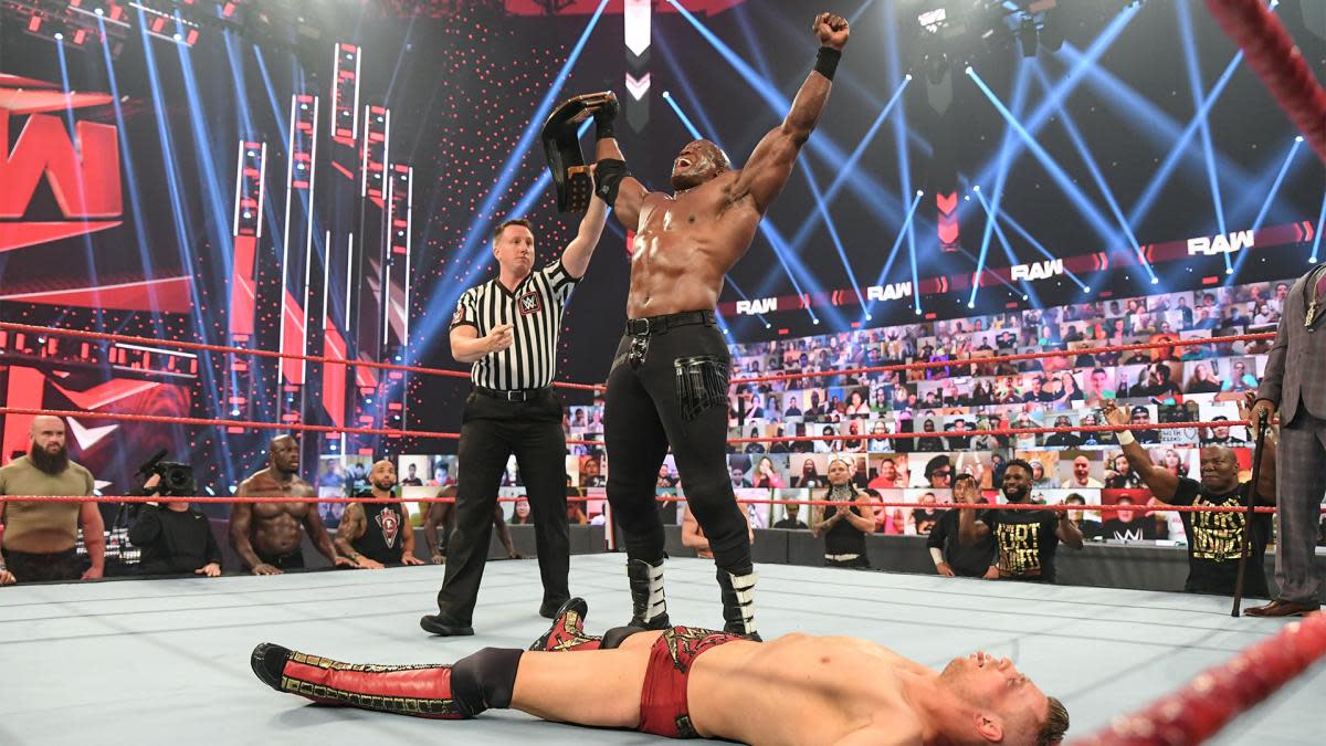 Bobby Lashley celebrates his victory (WWE)