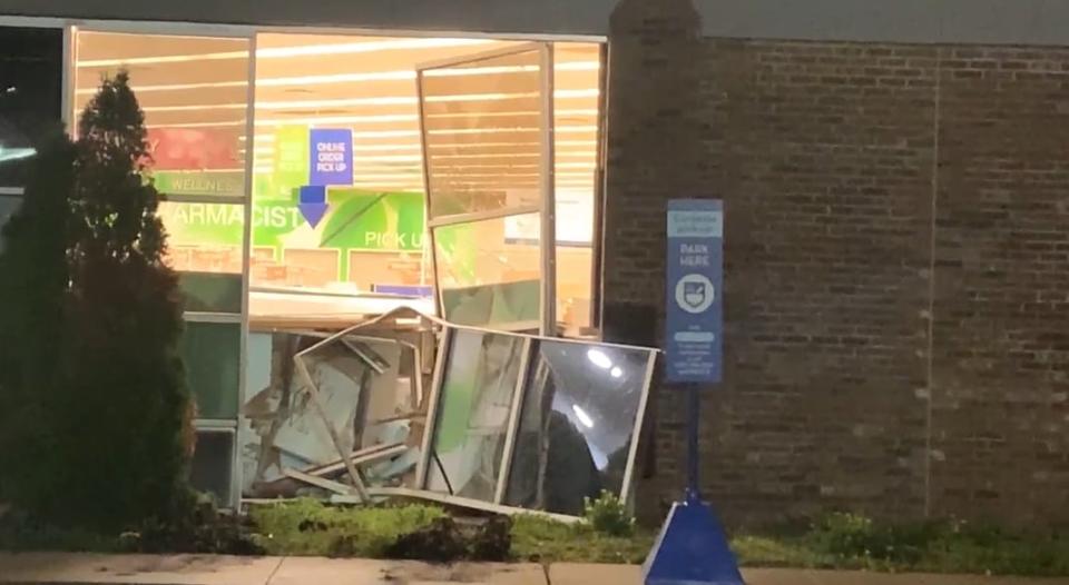 Car crashes in Kettering Rite Aid