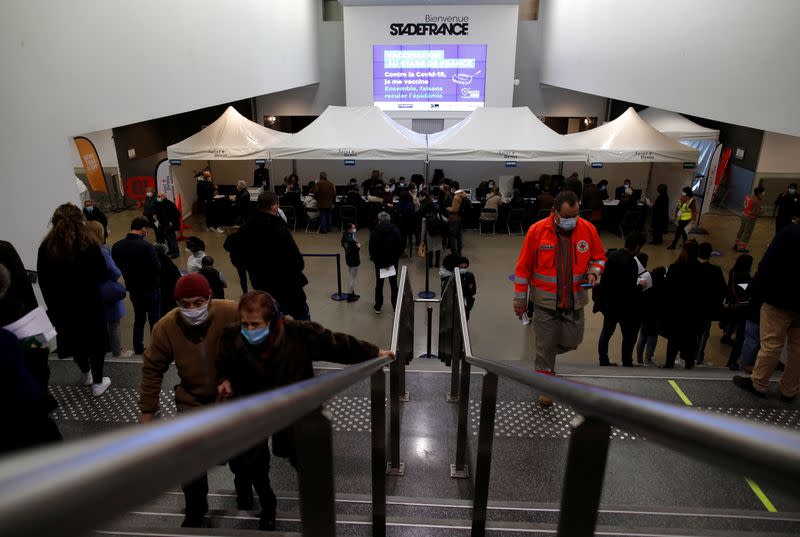 Vaccinations begin at the Stade de France stadium opened as a mass vaccination center