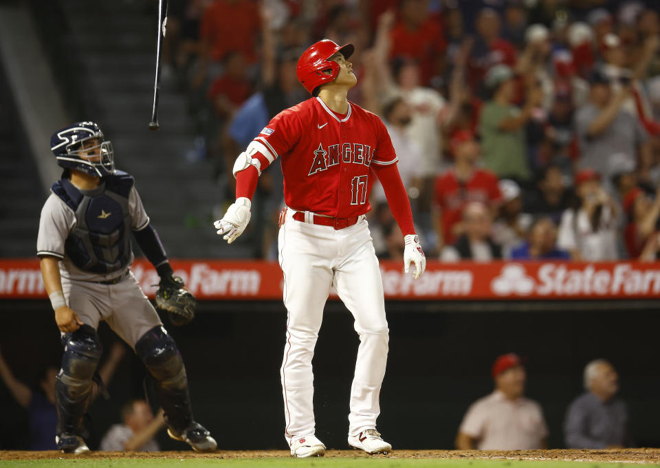 天使日籍好手大谷翔平敲出本季第35轟後霸氣甩棒。（MLB Photo by Ronald Martinez/Getty Images）