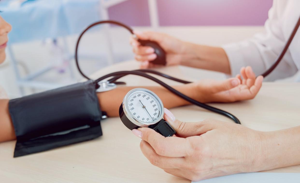 <a href="https://www.shutterstock.com/es/image-photo/doctor-measuring-blood-pressure-little-girl-1170236431" rel="nofollow noopener" target="_blank" data-ylk="slk:Roman Zaiets/Shutterstock;elm:context_link;itc:0;sec:content-canvas" class="link ">Roman Zaiets/Shutterstock</a>