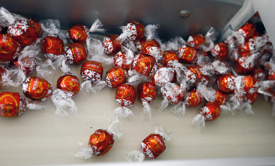 FILE PHOTO: Lindor chocolates are seen on a conveyor during production at the plant of Swiss chocolate maker Lindt & Sprungli in Kilchberg, Switzerland, in this file picture taken September 24, 2015. REUTERS/Arnd Wiegmann/File Photo                        GLOBAL BUSINESS WEEK AHEAD    SEARCH GLOBAL BUSINESS 6 MAR FOR ALL IMAGES