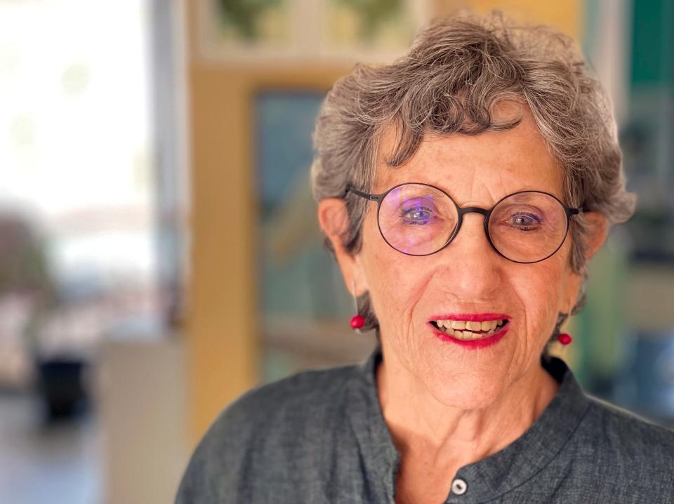 Enid Romanek, 85, spent years painting famous sites in Washington, D.C., and now she is doing the same in her new hometown of Sarasota.