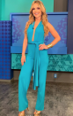 <p>Para una de las más recientes transmisiones de <em>Cuéntamelo ya</em> (Las estrellas), la presentadora colombiana optó por este veraniego conjunto azul turquesa. </p>