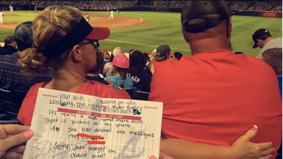 Two sisters attending an Atlanta Braves baseball game say they handed a man a note telling him his wife is cheating after seeing her sexting another man over her shoulder. Photo: Twitter