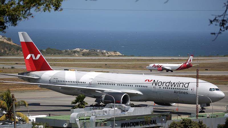 Imagen del Boeing 777-200 con registro VP-BJG proveniente del aeropuerto Vnukovo de Moscú que aterrizó en Maiquetía y partió el 30 de enero. El diputado de la Asamblea Nacional José Guerra denunció el 29 de enero que un avión ruso estaba listo para sacar 20 toneladas de oro de Venezuela. (Foto Reuters).