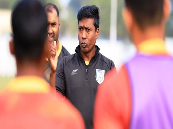 Indian Arrows head coach Venkatesh Shanmugam (Photo/ Indian Football Team Twitter)