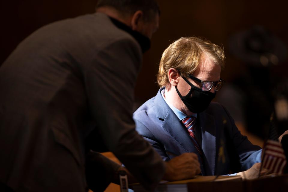 Sen. Tim Knopp, R-Bend, talks with Sen. Brian Boquist, I-Dallas, during a special legislative session on Sept. 20.