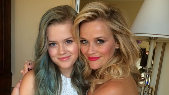 Reese Witherspoon Nude Porn - Double Take! Reese Witherspoon and Daughter Ava Phillippe Look Nearly  Identical