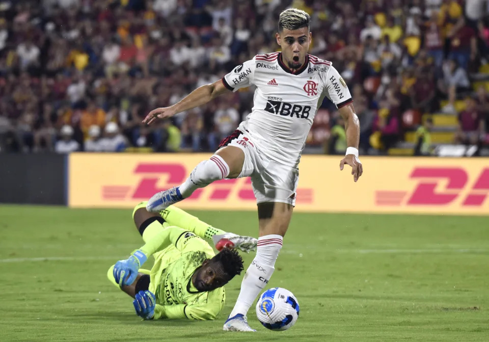 IBAGUE, COLOMBIA - JUNE 29: Andreas Pereira of Flamengo reacts as he fights for the ball with Alexander Domínguez of Deportes Tolima during a match between Deportes Tolima and Flamengo as part of Copa CONMEBOL Libertadores 2022 at Estadio Manuel Murillo Toro on June 29, 2022 in Ibague, Colombia. (Photo by Guillermo Legaria/Getty Images)
