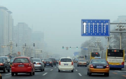 File picture of vehicles travel along the central east-west axis of Chang'An Avenue in Beijing on a smoggy day on November 2009. The volume of greenhouse gases causing global warming rose to a new high last year, the UN World Meteorological Organisation said Tuesday