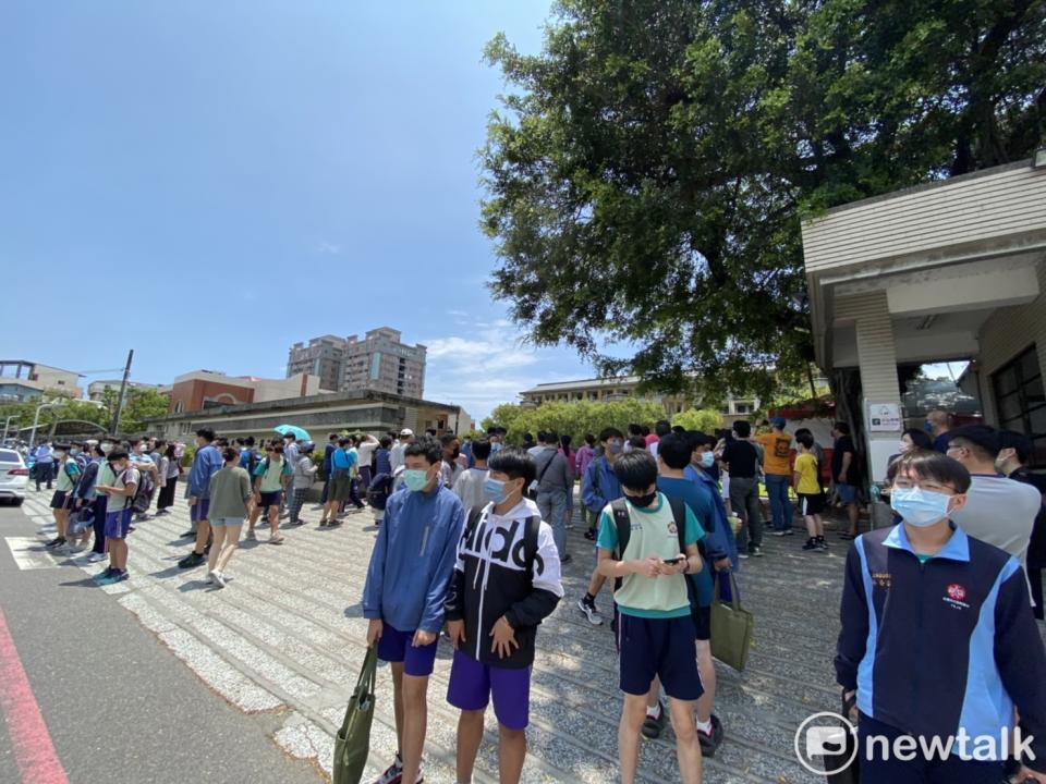 台南考區國中教育會考今（22）日上午進行自然科及英語科測驗，會考兩日整體應試情況良好。成績單將於111年6月10日寄發。   圖：黃博郎／攝