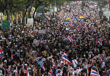 Anti-government protesters gather outside Thailand's Finance Ministry in Bangkok November 25, 2013. REUTERS/Chaiwat Subprasom