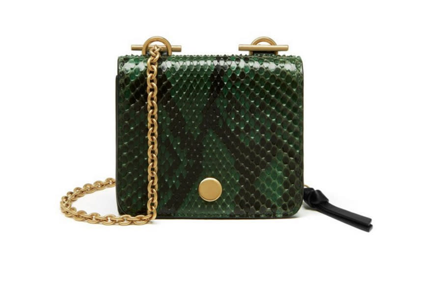 <p>Part of Mulberry’s new Clifton family, this python skin bag boasts a detachable chain and is perfect for using everyday. </p>