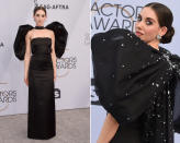 <p>“Glow”-Star Alison Brie trug definitiv das auffälligste Kleid des Abends. Die schwarze Bandeau-Robe von Miu Miu wartete am Rücken mit einer überdimensionalen – und mit Strasssteinen besetzten – Schleife auf, die zarten Flügeln glich. (Bild: Jordan Strauss/Invision/AP) </p>