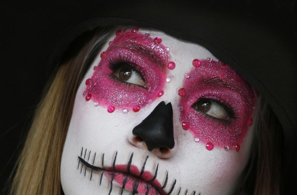 <p>A woman made up as a skull participates in Day of the Dead festivities in Mexico City. (AP Photo/Marco Ugarte) </p>