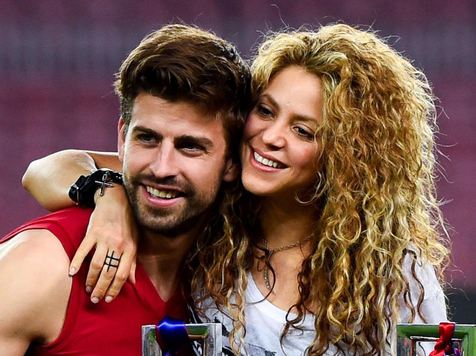 Gerard Pique of FC Barcelona and Shakira pose with the trophy after FC Barcelona won the Copa del Rey Final in 2015 (Getty Images)