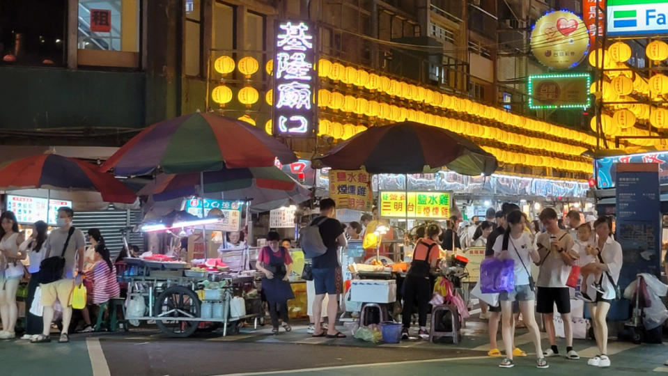 全球旅遊產業持續成長，旅客消費支出強勁，圖為基隆廟口夜市。鄒秀明攝影