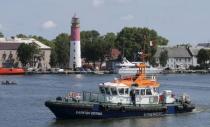 A boat is seen in front of a lighthouse at the Russian fleet base in Baltiysk in Kaliningrad region, Russia, July 19, 2015. REUTERS/Maxim Shemetov