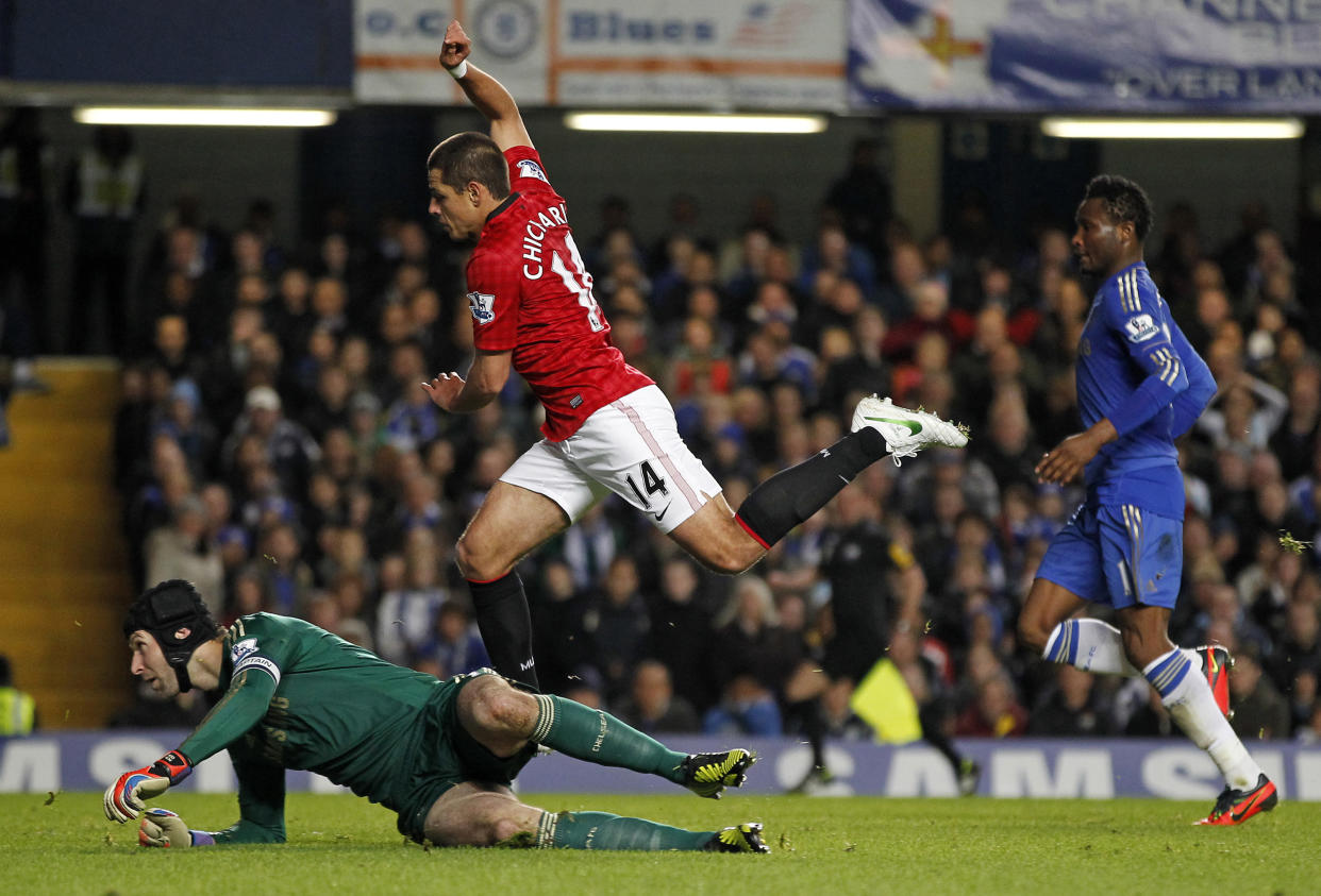 Chicharito Hernández en un partido de octubre de 2012 contra el Chelsea. (IAN KINGTON/AFP via Getty Images)