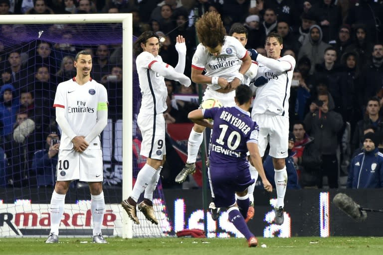 Paris Saint-Germain's Zlatan Ibrahimovic, Edinson Cavani, David Luiz and Benjamin Stambouli jump for the ball during the match against Toulouse on January 16, 2016 in Toulouse