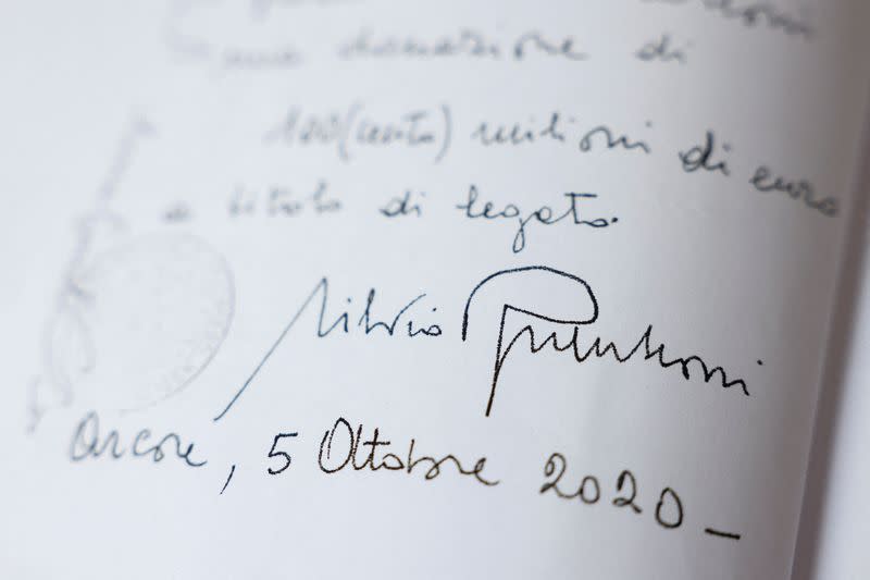 FOTO DE ARCHIVO-Fotocopia del testamento manuscrito del ex primer ministro italiano Silvio Berlusconi