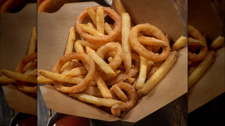 Fries and onion rings mixed