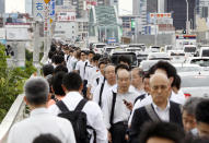 <p>People walk on a bridge while train and subway service were suspended to check for damage after an earthquake in Osaka, western Japan, June 18, 2018. (Photo: Meika Fujio/Kyodo News via AP) </p>