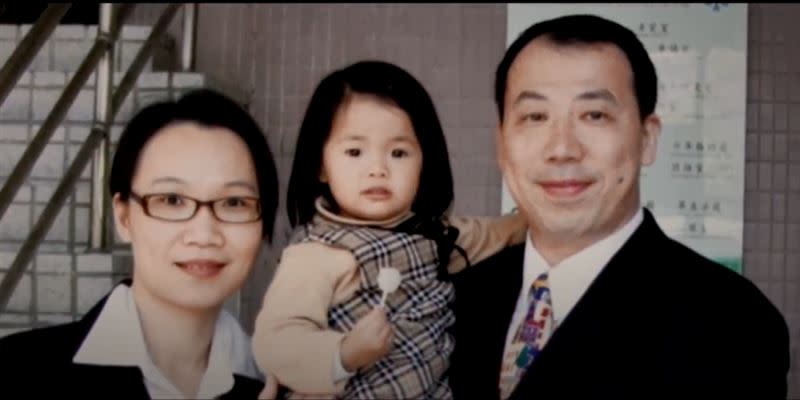 蕭文興和任湘華在2007年領養蕭荷，如今將近14年過去，一家人無比恩愛幸福。圖片來源：兒福聯盟提供。