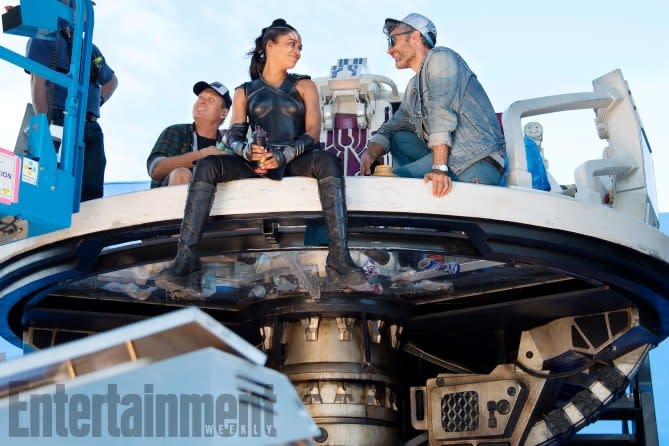 Tessa Thompson on the set of ‘Thor: Ragnarok’ with director Taika Waititi