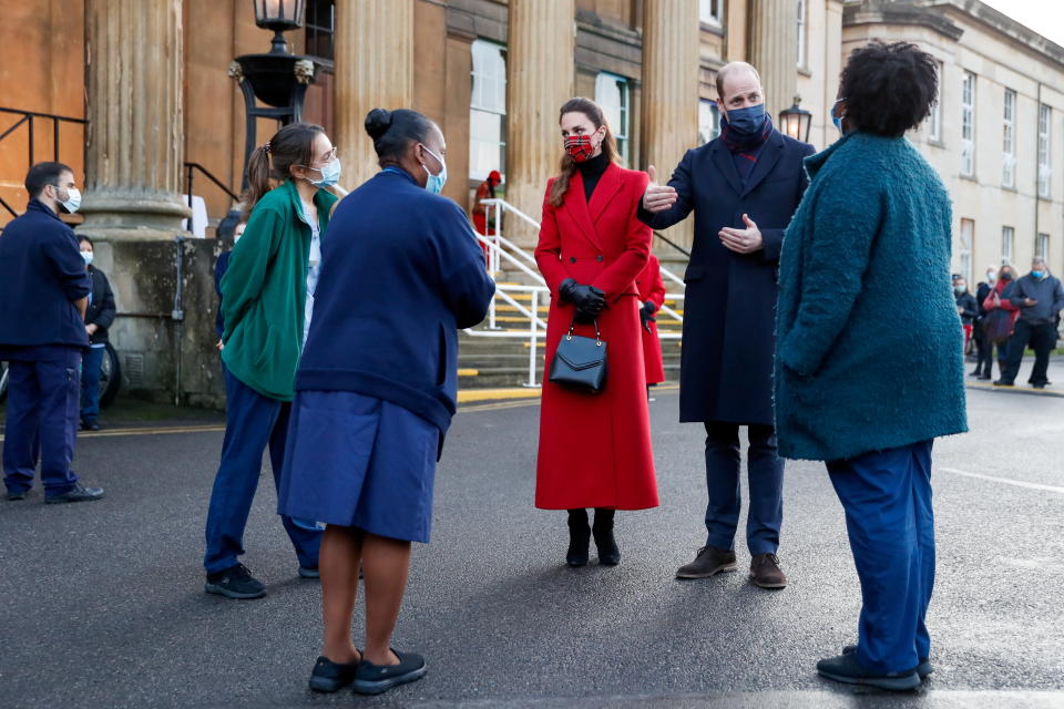 READING, UNITED KINGDOM - DECEMBER 08: Prince William, Duke of Cambridge and Catherine, Duchess of Cambridge meet NHS staff at Royal Berkshire Hospital on December 8, 2020 in Reading, England. The royal couple paid tribute to the efforts of staff throughout the COVID-19 pandemic, during the final day of engagements on their tour of the UK. During their trip, their Royal Highnesses have paid tribute to individuals, organisations and initiatives across the country that have gone above and beyond to support their local communities this year. (Photo by Matthew Childs - WPA Pool/Getty Images)