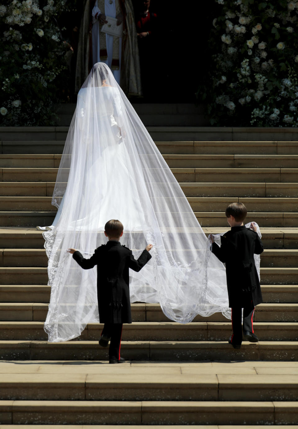 Pageboys John and Brian Mulroney&nbsp;follow Markle into the chapel,&nbsp;carrying her gorgeous 16-foot veil. (Photo: PA Wire / PA Images)