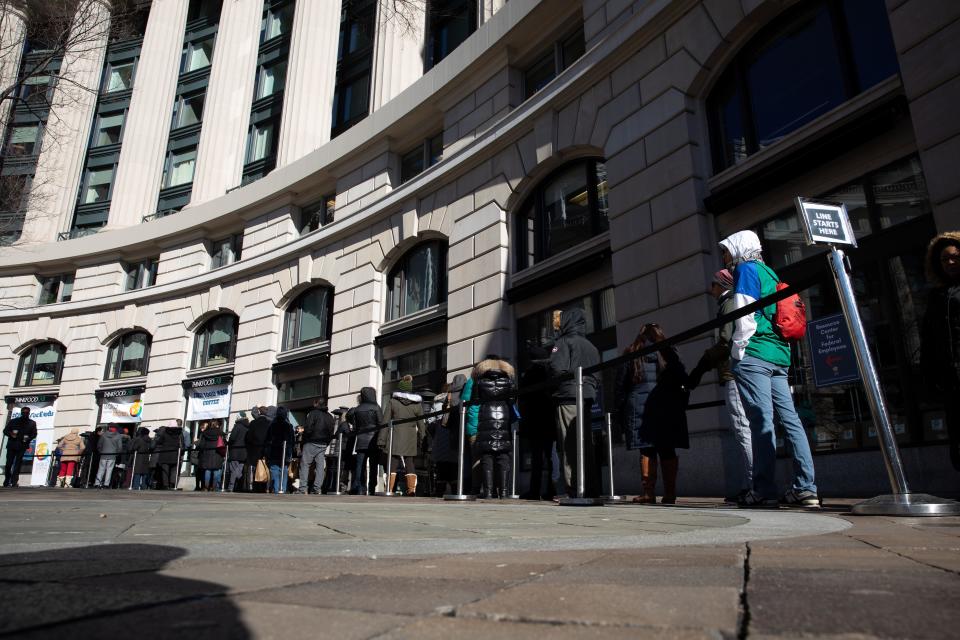 People line up outside a food-relief location set up by the nonprofit World Central Kitchen, which served free meals to federal workers effected by the partial government shutdown, in Washington, D.C. on Jan. 22, 2019. / Credit: / Getty Images
