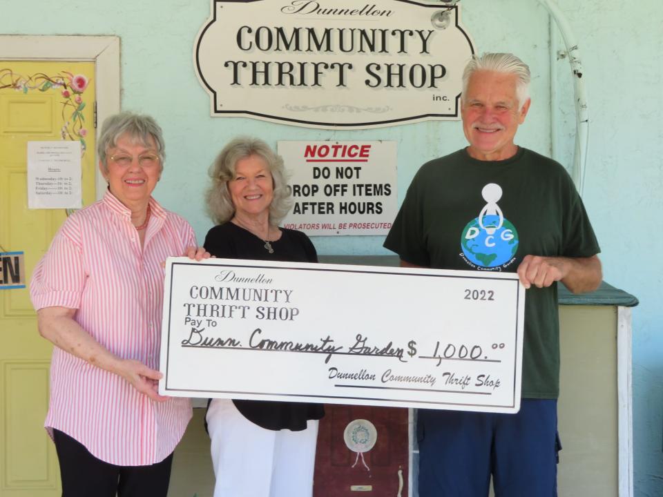 The Dunnellon Community Thrift Shop recently donated
$1,000 to the Community Garden. From left: Jan Salter and Danna Moore, Thrift Shop volunteers; and Jon Brainard, Community Gardens manager.