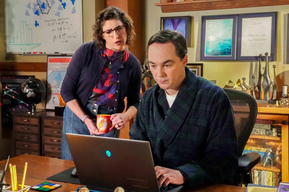 <p>Bill Inoshita / Warner Bros. Entertainment Inc.</p> Mayim Bialik and Jim Parsons in the series finale of 