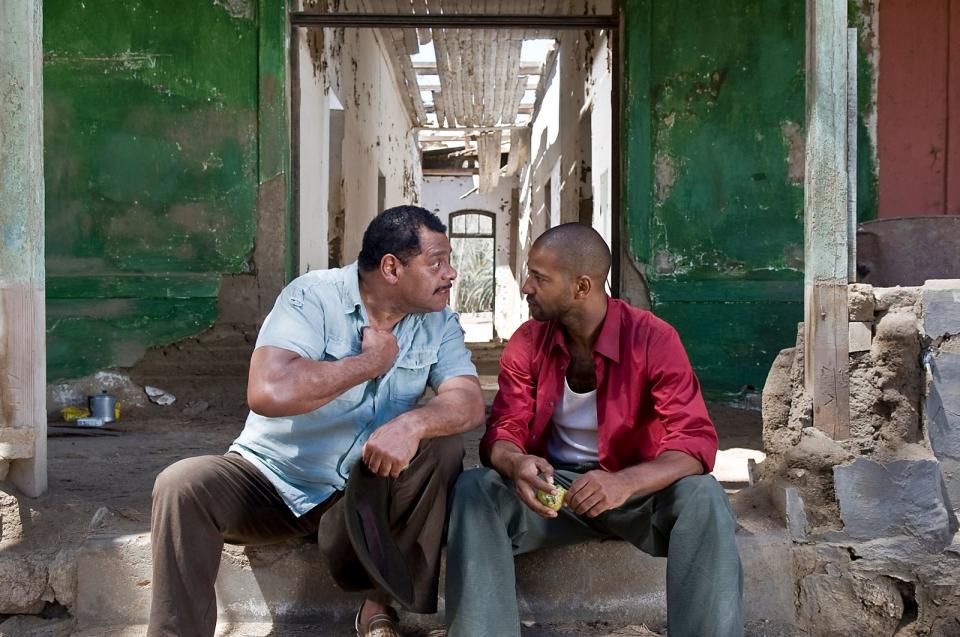 SOKO Leipzig-Folge "Verloren in Afrika" von 2009: Während einer Flucht sprechen Ermittler Patrick (Tyron Ricketts, rechts) und sein Vater Antonio (Günther Kaufmann) über ihre schwierige Beziehung. Antonio hatte die DDR verlassen, als Patrick sieben Jahre alt war. (Bild: ZDF / Tony Figueira)