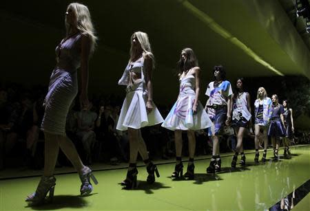 Models present creations from the Versace Spring/Summer 2014 collection during Milan Fashion Week September 20, 2013. REUTERS/Alessandro Garofalo