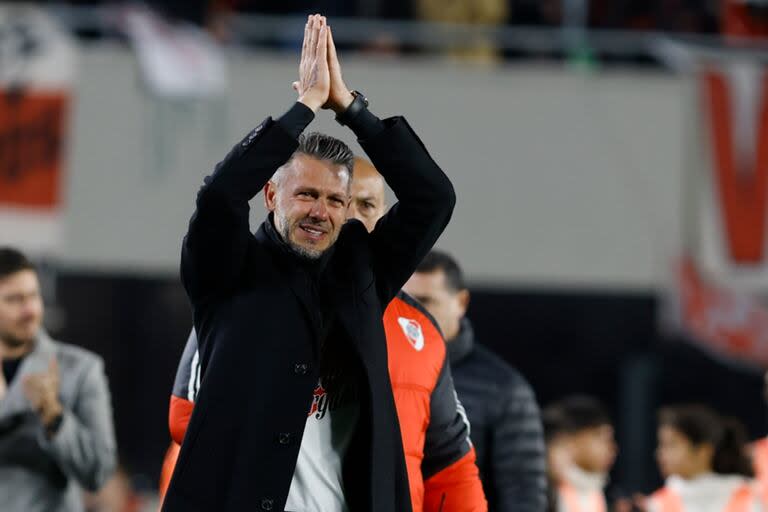 Martín Demichelis y la emoción a flor de piel del DT frente a los hinchas en el Monumental