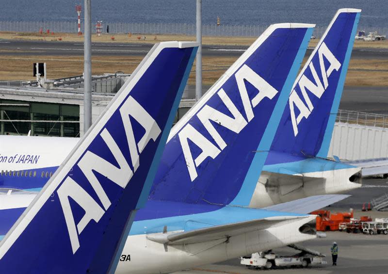 Fotografía facilitada de varios aviones de la aerolínea All Nippon Airways (ANA) en el Aeropuerto Internacional de Tokio (Japón). EFE/Archivo