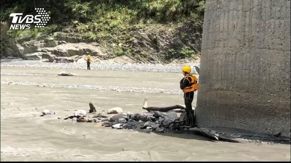 武界壩6號閘門異常開啟，台電第一時間關閉所有水力電廠閘門調查。（圖／TVBS） 